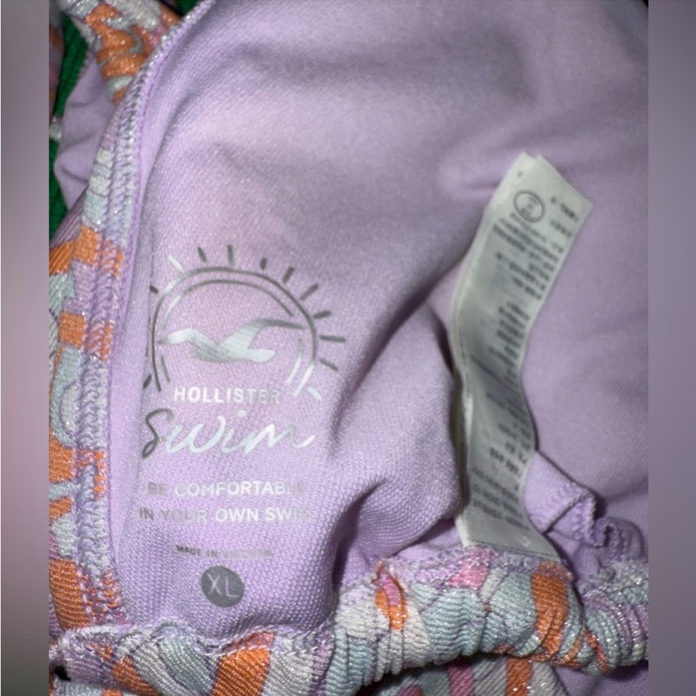 SOLD-Hollister bikini 2 piece size top XL, bottom M in excellent condition - Picture 9 of 9
